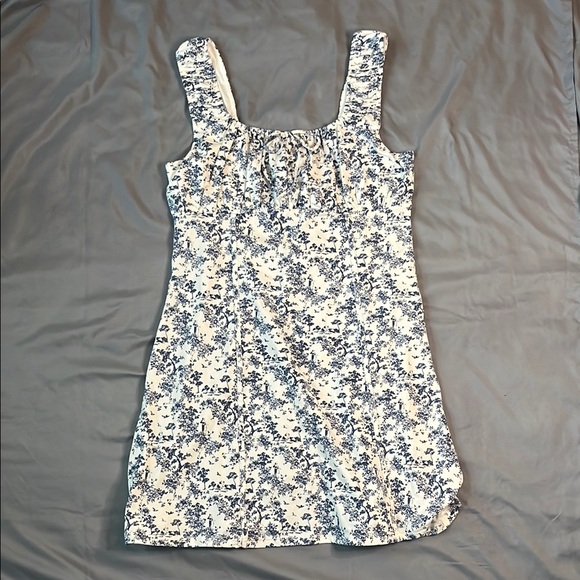 H&M Dresses & Skirts - H&M Blue and White Patterned Dress